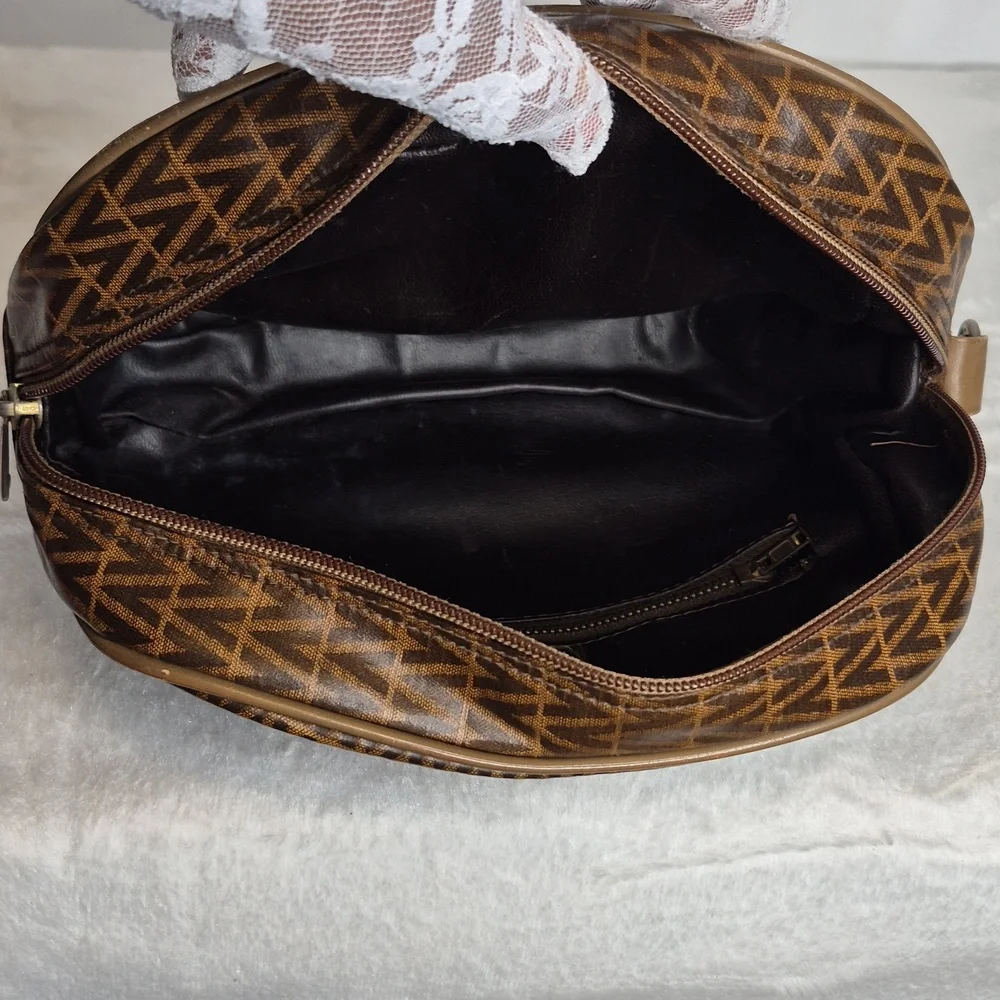 Mario Valentino  Cosmetic Toiletry Pouch Clutch (UNISEX)